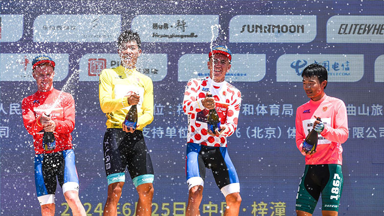 欧冠2球1助！国米飞翼杀疯了：打穿巴萨创2纪录，加冕MVP